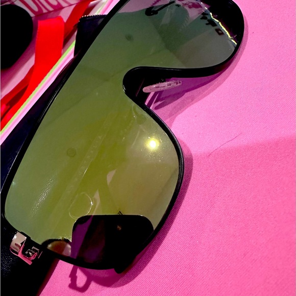 Quay black sunglasses - Picture 1 of 1